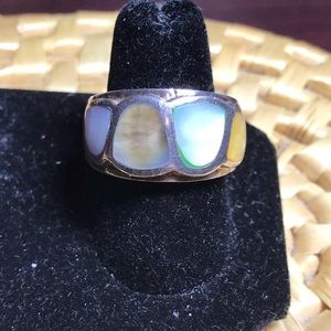 Mother of pearl and 925 marked, vintage ring